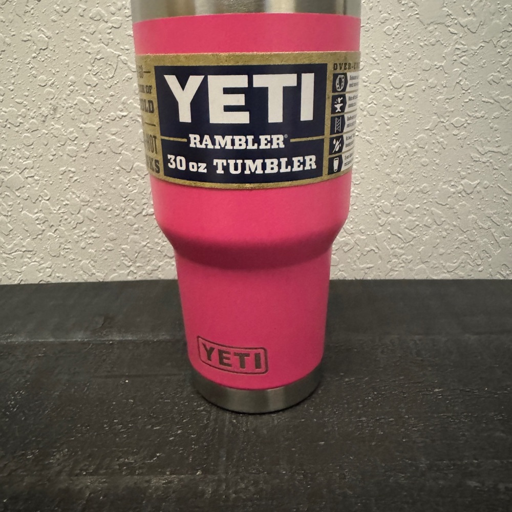 YETI Rambler 30 oz Tumbler in Bold Pink